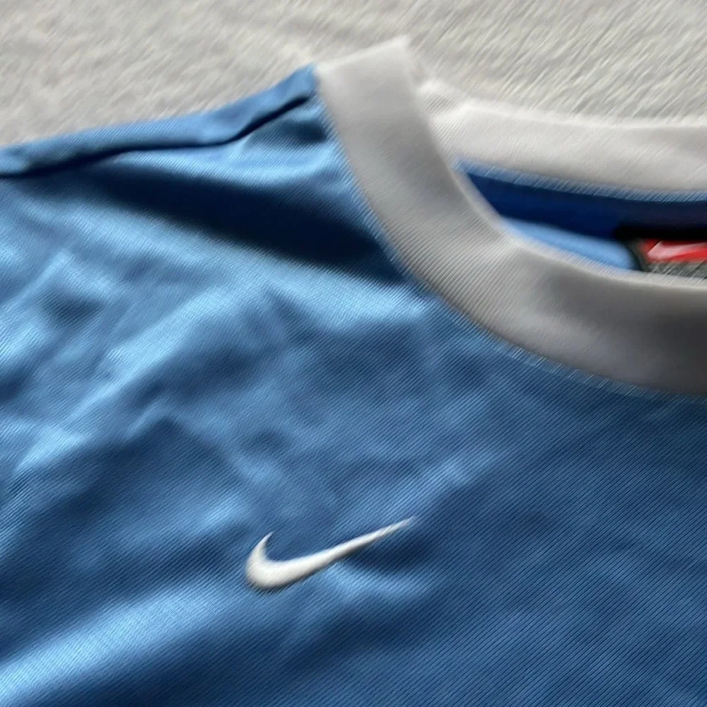 Nike Shirt - Picture 4 of 5